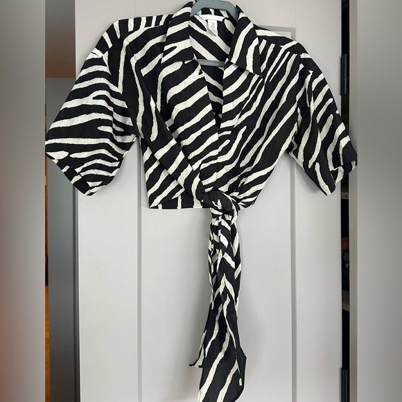 H&M Tops - H&M Tie Front Shirt Size XS